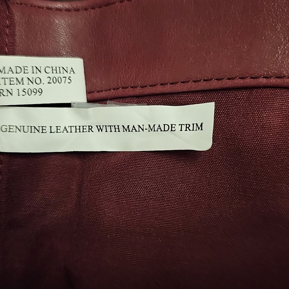 Apostrophe. Small Red Genuine Leather Purse. Trim is Man-Made. - Picture 7 of 8